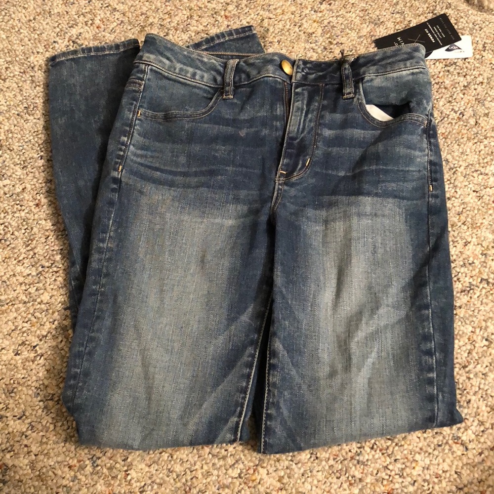 American Eagle Jeans with Slit Under R Back Pocket